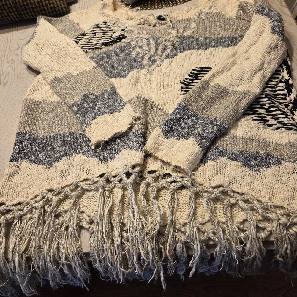 Fate Cream & Gray Fringed Cowl-Neck Sweater Small Excellent